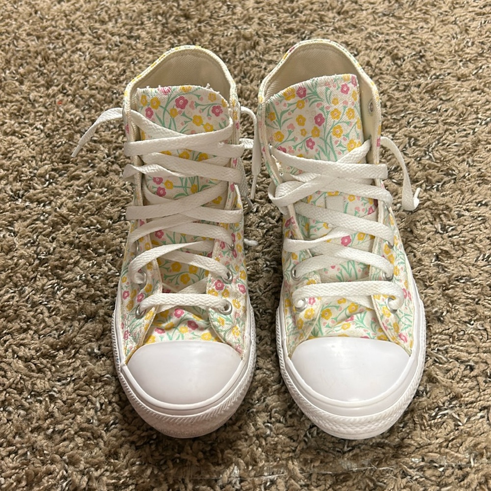 New converse some what worn. Cute for little girls. Size 3.